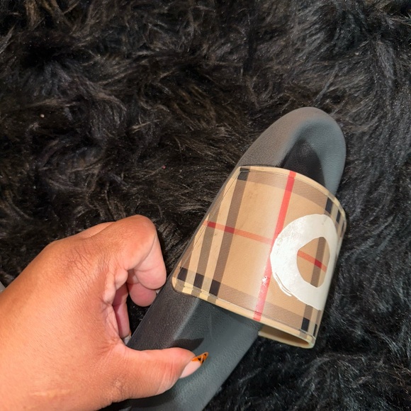 Burberry LOVE Slides - Picture 4 of 9